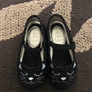 **BUNDLE SALE👧**Kitty slip on shoes size 6t EUC